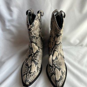 NEW! SCHUTZ ZACHY BOOTS SIZE 8.5